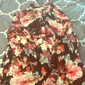 A flower print can go with anything 🌹🌺🌺🌸